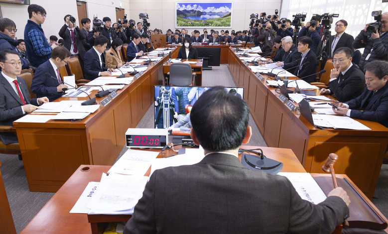 국민의힘 "핫라인 아닌 핫바지"·민주...